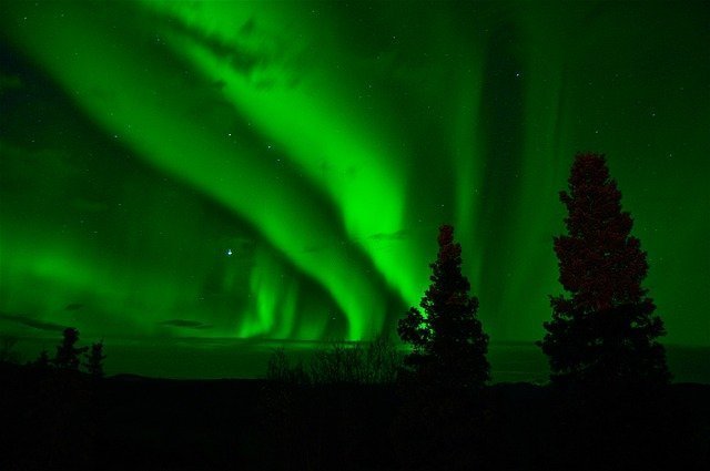 aurora-borealis-744351_640.jpg