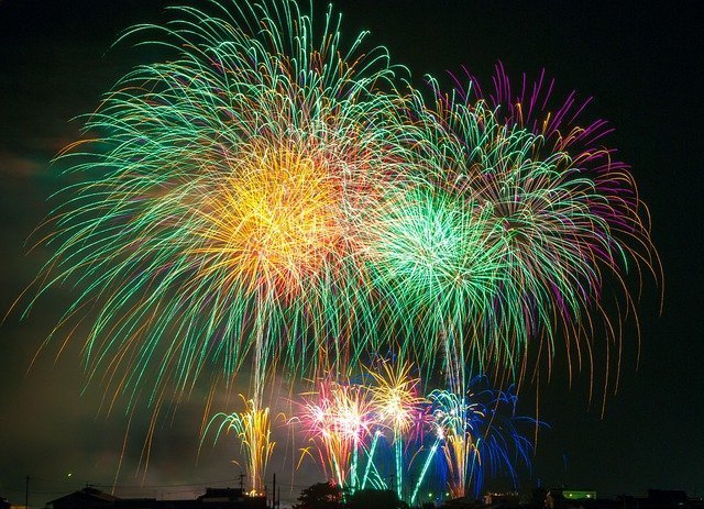 fireworks-180553_640.jpg