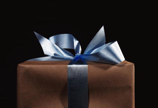 gift-wrapped-with-bow.jpg