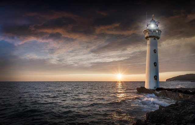 lighthouse-2372461_640.jpg
