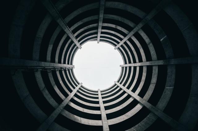 looking-up-in-circlular-architecture.jpg