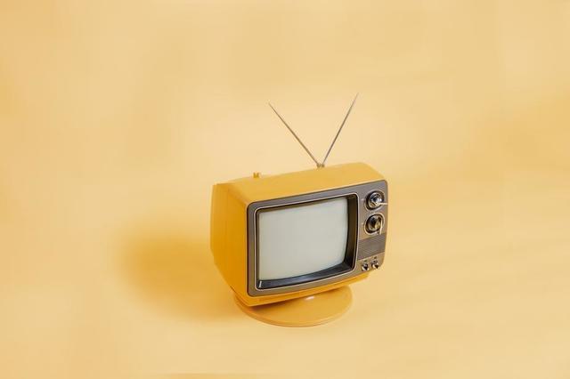 monochromatic-vintage-tv-on-simple-background.jpg