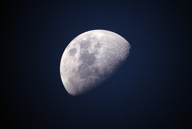 moon-1527501_640.jpg