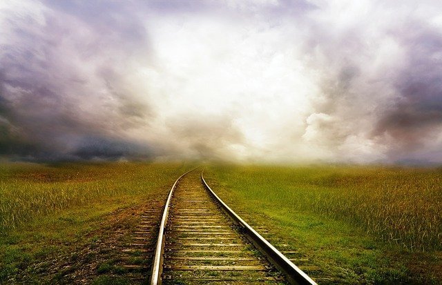 railroad-163518_640.jpg