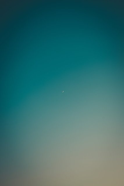 small-crescent-moon-in-blue-sky.jpg