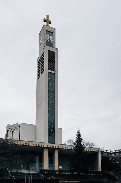 tall-concrete-clock-tower.jpg